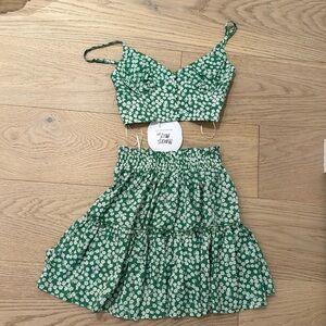 This is a Princess Polly Skirt set. This is a green and flower set.